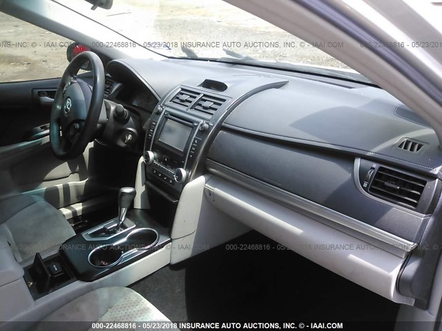 4T4BF1FK0ER367651 - 2014 TOYOTA CAMRY L/SE/LE/XLE SILVER photo 5