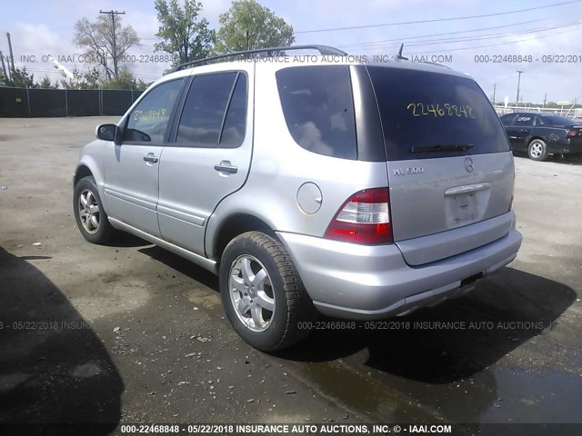 4JGAB75E22A318254 - 2002 MERCEDES-BENZ ML 500 SILVER photo 3