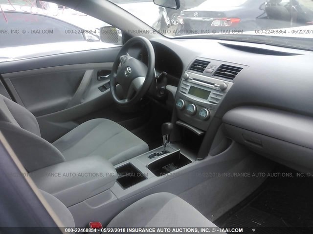 4T4BE46K19R097954 - 2009 TOYOTA CAMRY SE/LE/XLE 银色 照片 5