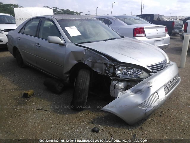 4T1BE32K05U959310 - 2005 TOYOTA CAMRY LE/XLE/SE SILVER photo 1