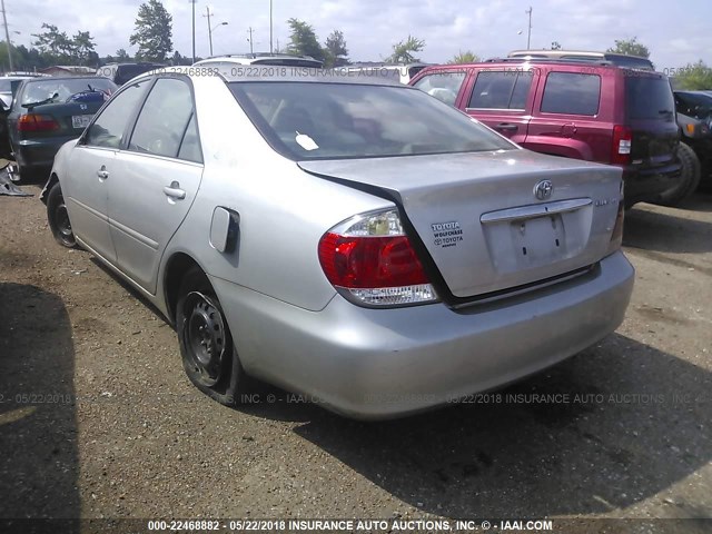 4T1BE32K05U959310 - 2005 TOYOTA CAMRY LE/XLE/SE SILVER photo 3