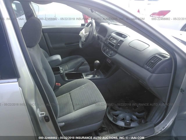 4T1BE32K05U959310 - 2005 TOYOTA CAMRY LE/XLE/SE SILVER photo 5