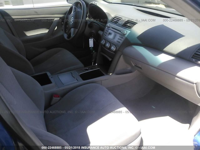 4T4BF3EK3AR016112 - 2010 TOYOTA CAMRY SE/LE/XLE BLUE photo 5