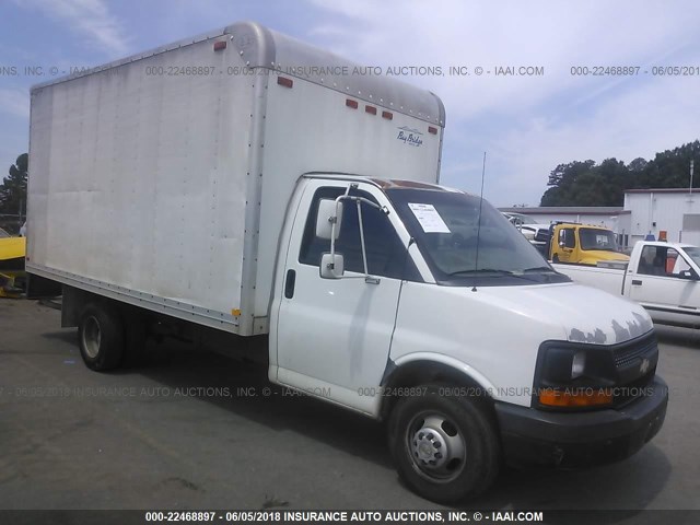 1GBJG31U551159508 - 2005 CHEVROLET EXPRESS G3500  WHITE photo 1