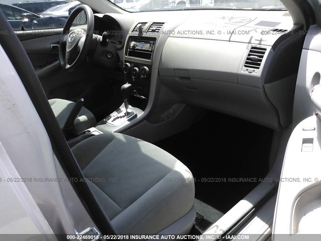 1NXBU4EE1AZ358982 - 2010 TOYOTA COROLLA S/LE/XLE SILVER photo 5