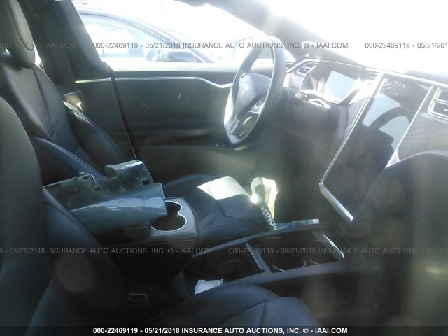 5YJSA1E24HF185141 - 2017 TESLA MODEL S Մոխրագույն լուսանկար 5