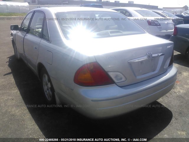 4T1BF28B32U239719 - 2002 TOYOTA AVALON XL/XLS SILVER photo 3