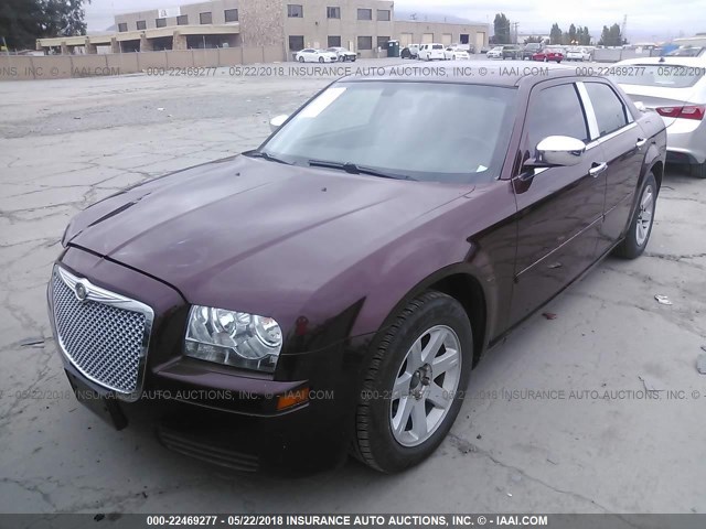 2C3JA43R35H600585 - 2005 CHRYSLER 300 BURGUNDY photo 2