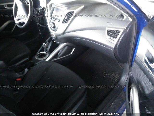 KMHTC6AD7DU170102 - 2013 HYUNDAI VELOSTER BLUE photo 5