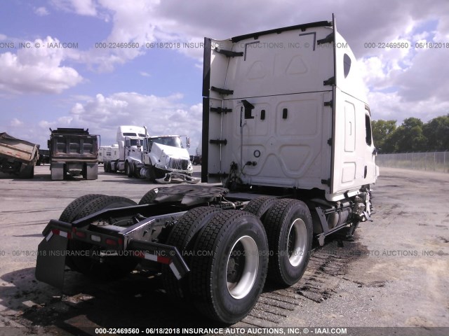 3AKJHHDR9JSKC8401 - 2018 FREIGHTLINER CASCADIA 126  WHITE photo 4