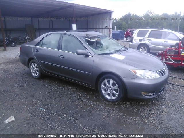 4T1BE30K35U950717 - 2005 TOYOTA CAMRY LE/XLE/SE ნაცრისფერი ფოტო 1