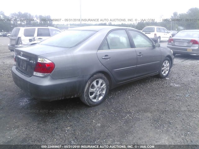 4T1BE30K35U950717 - 2005 TOYOTA CAMRY LE/XLE/SE ნაცრისფერი ფოტო 4