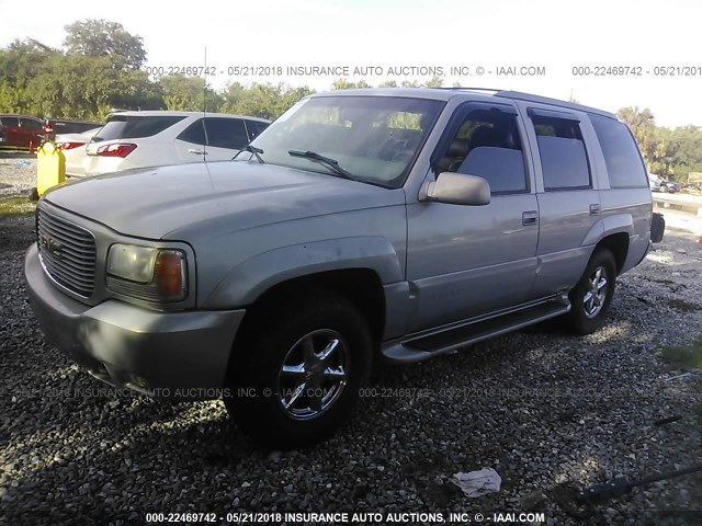 1GKEK13R8XR916984 - 1999 GMC DENALI SILVER photo 2