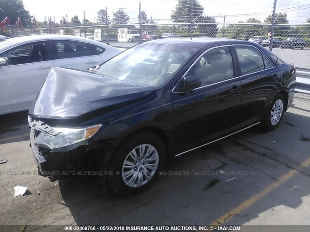 4T1BF1FK1CU186565 - 2012 TOYOTA CAMRY SE/LE/XLE BLACK photo 2