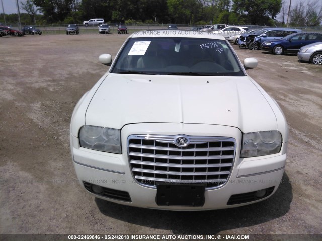 2C3JA53G45H136338 - 2005 CHRYSLER 300 TOURING WHITE photo 6