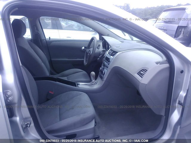 1G1ZA5EB5AF215604 - 2010 CHEVROLET MALIBU LS 银色 照片 5