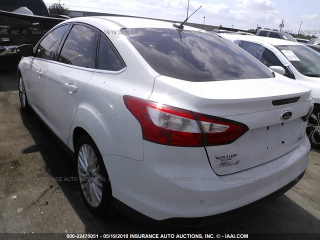 1FAHP3H27CL324660 - 2012 FORD FOCUS SEL WHITE photo 3