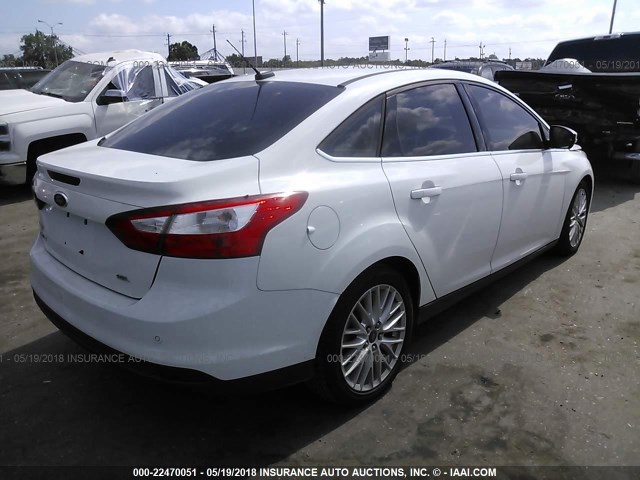 1FAHP3H27CL324660 - 2012 FORD FOCUS SEL WHITE photo 4