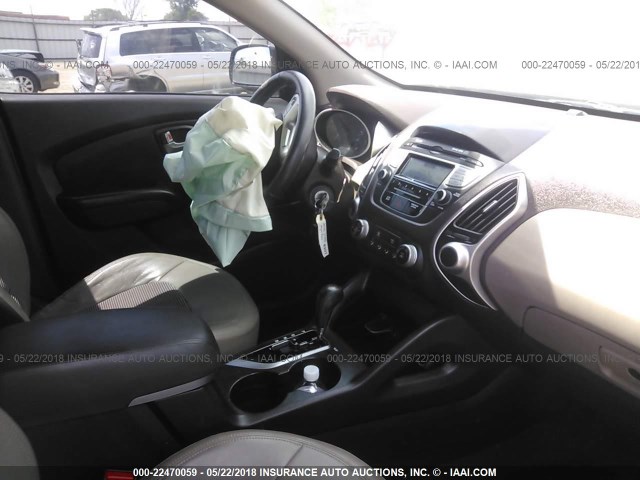 KM8JU3AC1CU421818 - 2012 HYUNDAI TUCSON GLS/LIMITED შავი ფოტო 5