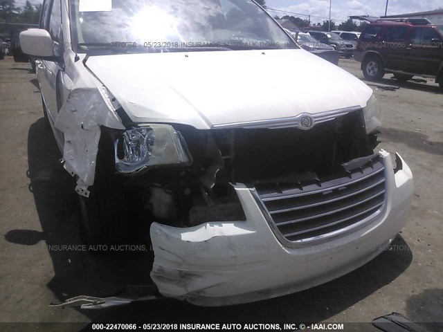 2A8HR54199R534229 - 2009 CHRYSLER TOWN & COUNTRY TOURING WHITE photo 6