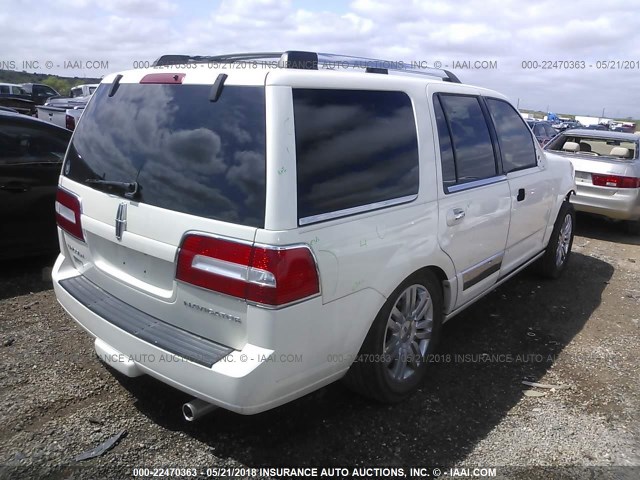 5LMFU28577LJ11964 - 2007 LINCOLN NAVIGATOR WHITE photo 4