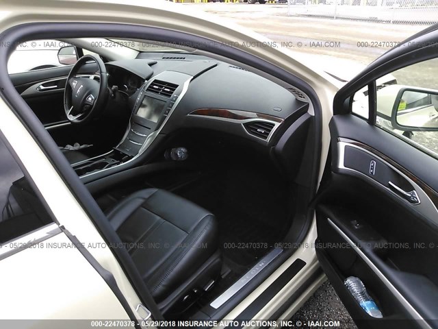 3LN6L2LU8GR629104 - 2016 LINCOLN MKZ HYBRID CREAM photo 5