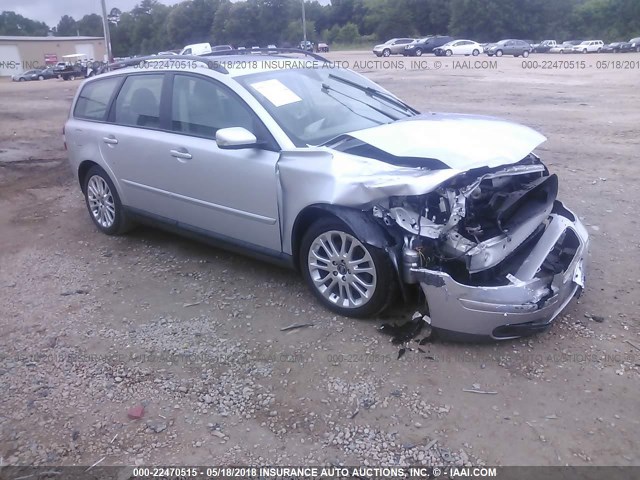 YV1MW682252043589 - 2005 VOLVO V50 T5 SILVER photo 1