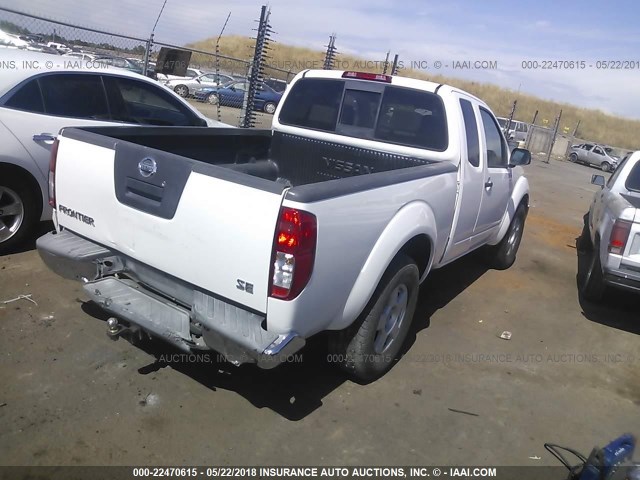 1N6AD06UX5C435193 - 2005 NISSAN FRONTIER KING CAB LE/SE/OFF ROAD WHITE photo 4