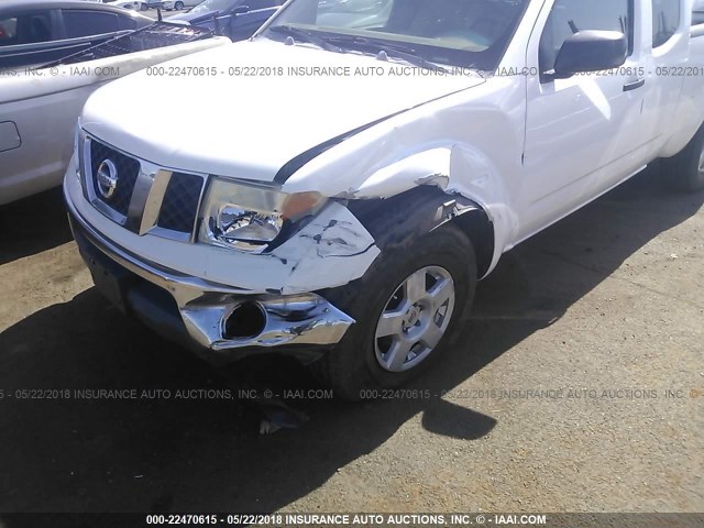 1N6AD06UX5C435193 - 2005 NISSAN FRONTIER KING CAB LE/SE/OFF ROAD WHITE photo 6