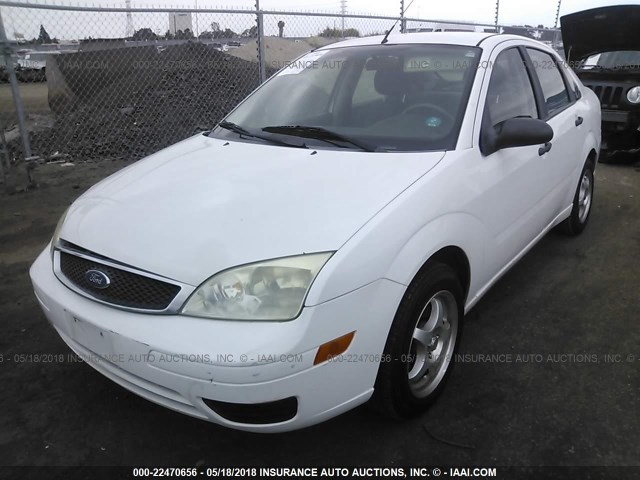 1FAFP34NX7W138848 - 2007 FORD FOCUS ZX4/S/SE/SES 白色 照片 2