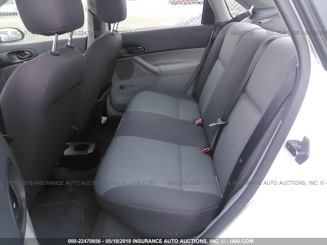1FAFP34NX7W138848 - 2007 FORD FOCUS ZX4/S/SE/SES 白色 照片 8