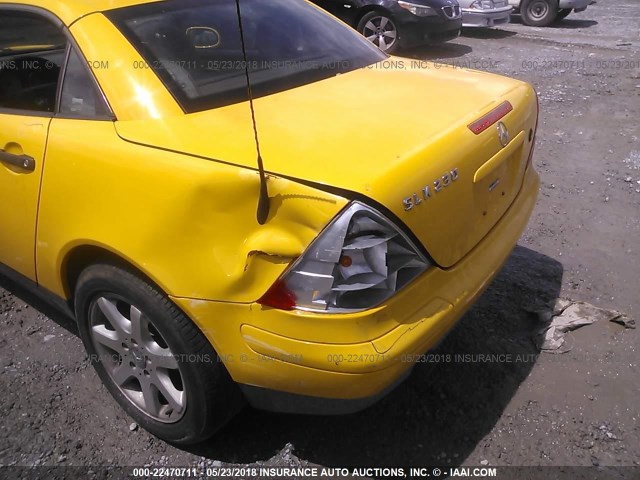 WDBKK47F5XF133329 - 1999 MERCEDES-BENZ SLK 230 KOMPRESSOR YELLOW photo 6