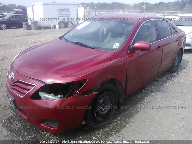 4T1BF3EK1AU105087 - 2010 TOYOTA CAMRY SE/LE/XLE RED photo 2