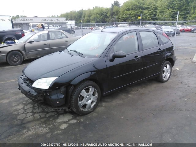 3FAFP37N75R139418 - 2005 FORD FOCUS ZX5 BLACK photo 2