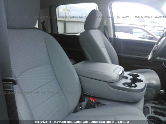 3C6UR5CL5JG161359 - 2018 RAM 2500 ST GRAY photo 5