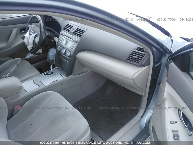 4T1BF3EK1BU735189 - 2011 TOYOTA CAMRY SE/LE/XLE ტურკოუსი ფოტო 5