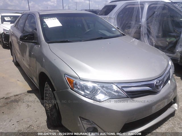4T1BF1FK5EU812041 - 2014 TOYOTA CAMRY L/SE/LE/XLE 金色 照片 1