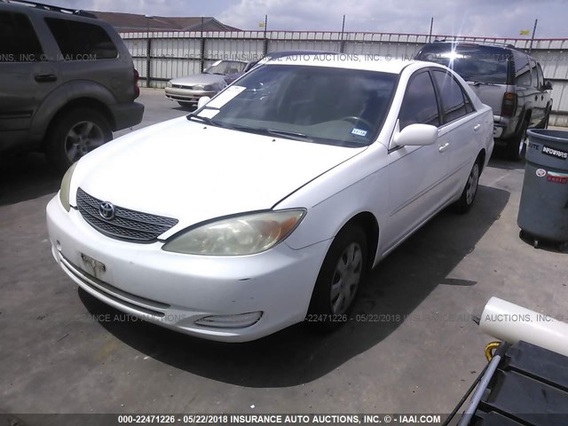 JTDBE32KX20025338 - 2002 TOYOTA CAMRY LE/XLE/SE თეთრი ფოტო 2