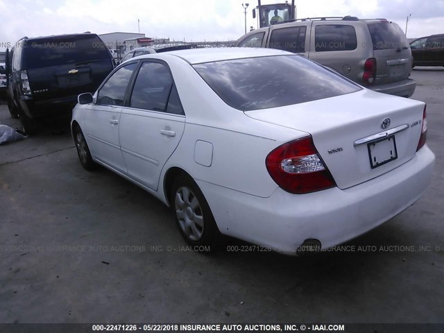 JTDBE32KX20025338 - 2002 TOYOTA CAMRY LE/XLE/SE თეთრი ფოტო 3