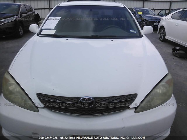 JTDBE32KX20025338 - 2002 TOYOTA CAMRY LE/XLE/SE თეთრი ფოტო 6