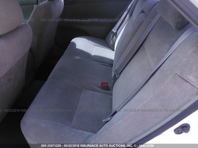 JTDBE32KX20025338 - 2002 TOYOTA CAMRY LE/XLE/SE თეთრი ფოტო 8