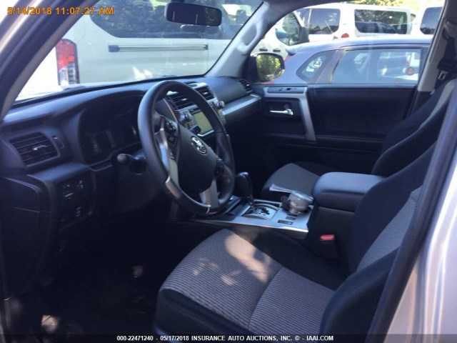 JTEBU5JR0J5508833 - 2018 TOYOTA 4RUNNER SR5 PREM/LTDL/TRAIL/TRD SILVER photo 13