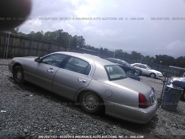 1LNHM81W6XY716644 - 1999 LINCOLN TOWN CAR EXECUTIVE GOLD photo 3