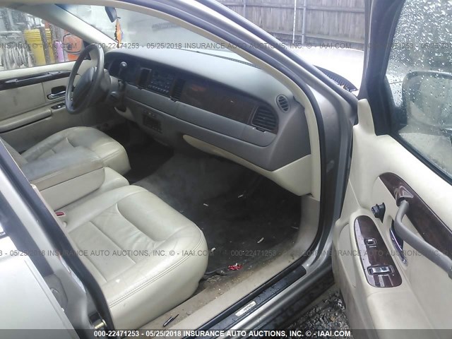 1LNHM81W6XY716644 - 1999 LINCOLN TOWN CAR EXECUTIVE GOLD photo 5