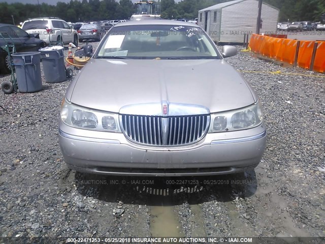 1LNHM81W6XY716644 - 1999 LINCOLN TOWN CAR EXECUTIVE GOLD photo 6