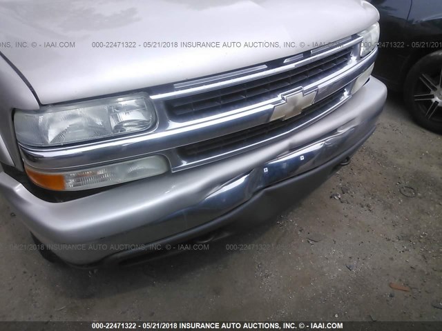 1GNEK13T55R141197 - 2005 CHEVROLET TAHOE K1500 GRAY photo 6