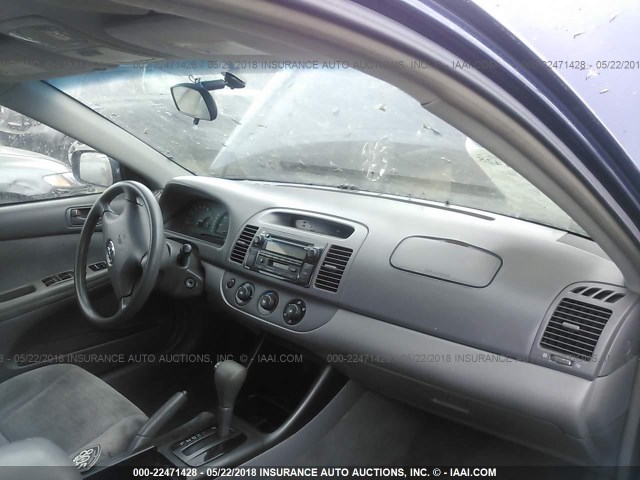 4T1BE32K62U593574 - 2002 TOYOTA CAMRY LE/XLE/SE ნაცრისფერი ფოტო 5