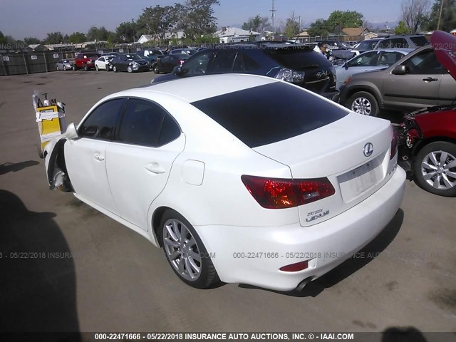 JTHCK262065002014 - 2006 LEXUS IS 250 WHITE photo 3