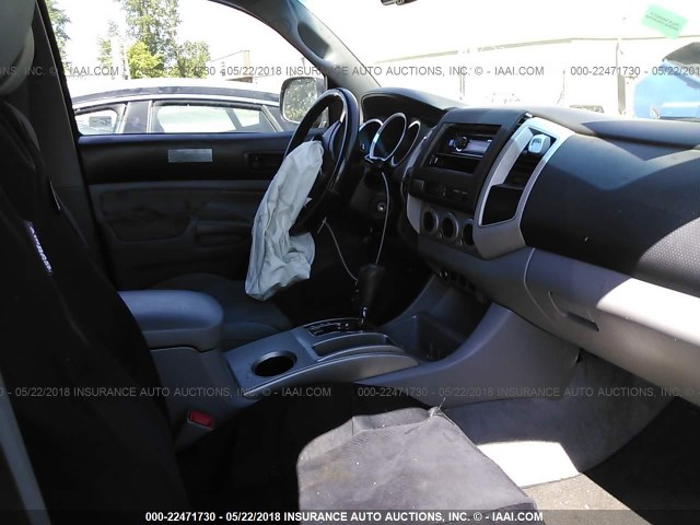 3TMLU42N69M030390 - 2009 TOYOTA TACOMA DOUBLE CAB ვერცხლისფერი ფოტო 5