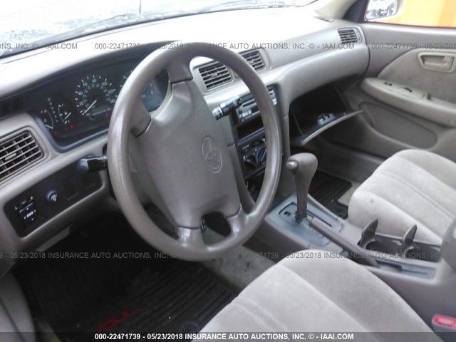 4T1BG22K6WU282589 - 1998 TOYOTA CAMRY CE/LE/XLE 棕色 照片 5